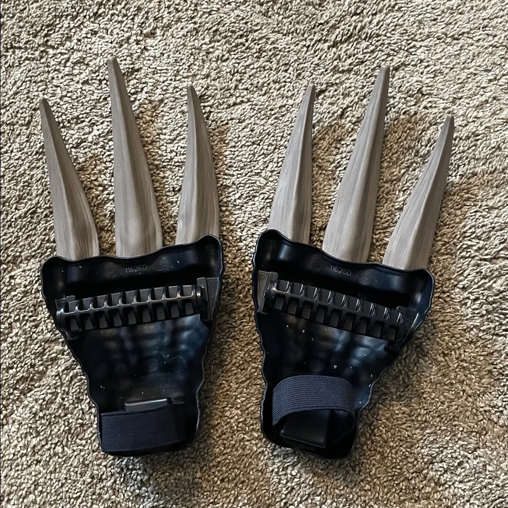 Jurassic World Dinosaur Claws